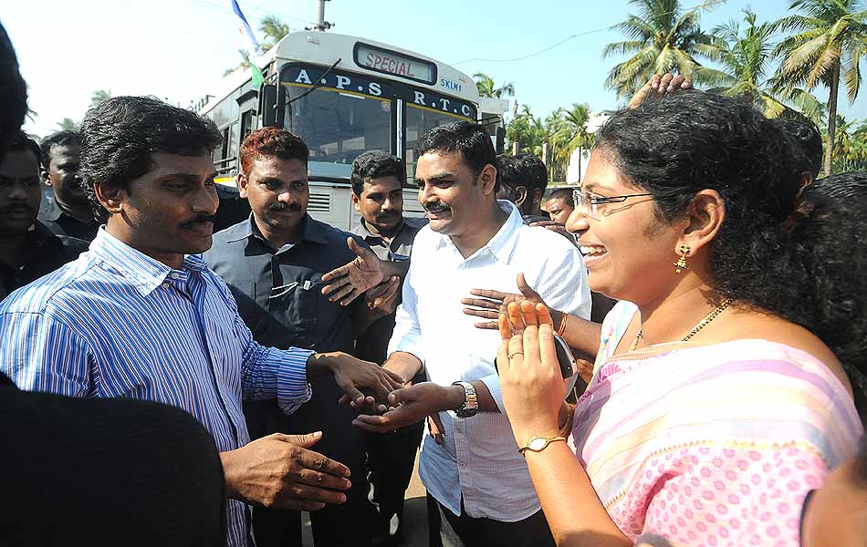 YS Jagan tour of helen cyclone affected areas - Sakshi7