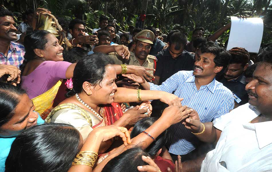 YS Jagan tour of helen cyclone affected areas - Sakshi10