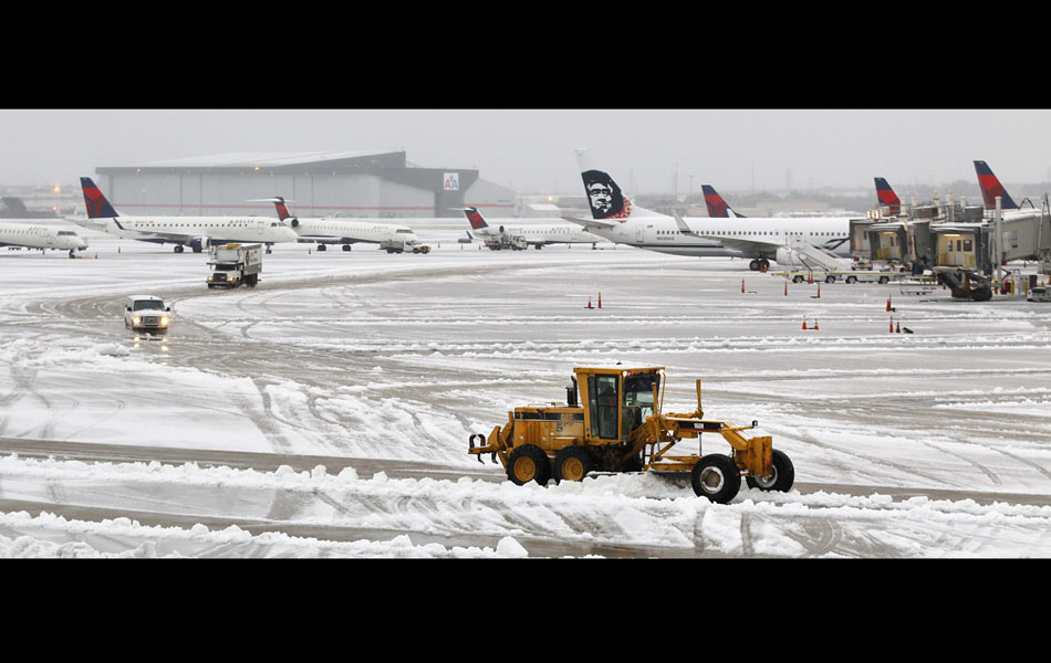 Historic snow storm sweeps over north east America - Sakshi3