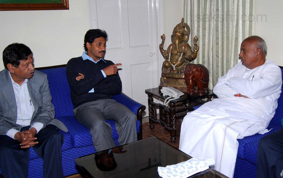 YS Jagan meets Deve Gowda - Sakshi6