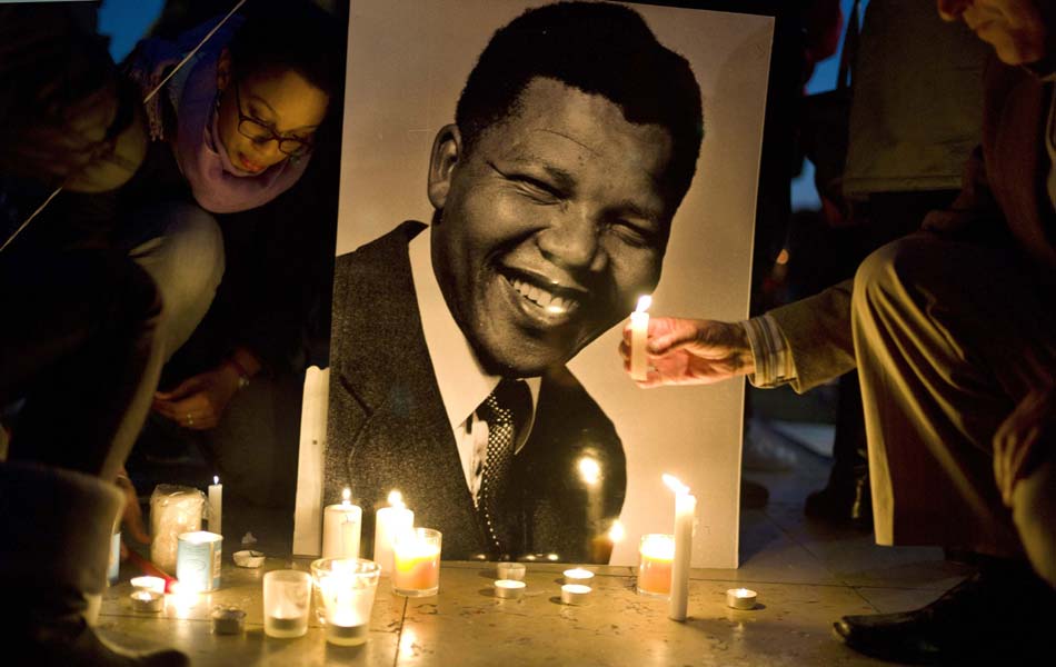 Nelson Mandela buried in the rolling hills of South Africa15