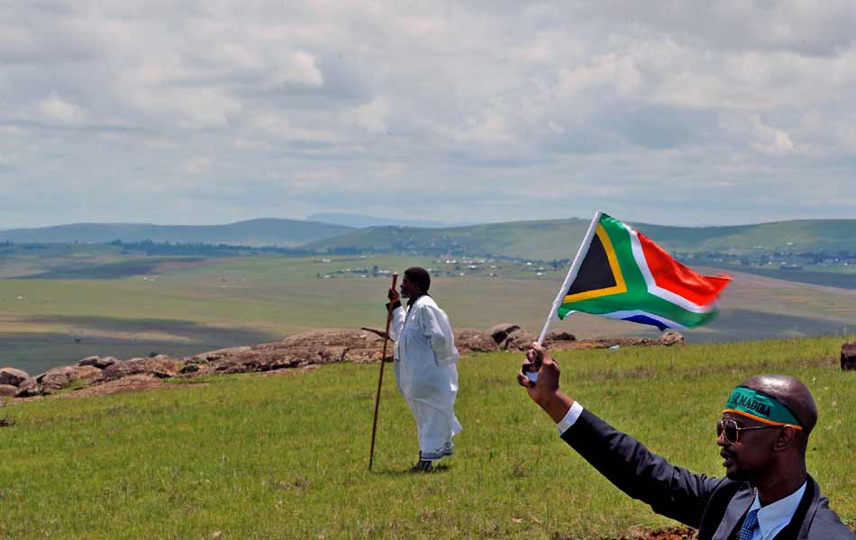 Nelson Mandela buried in the rolling hills of South Africa23