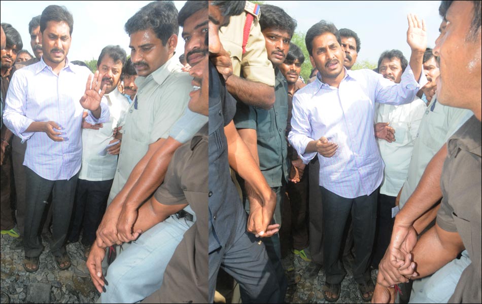 jagan  Consoles Train Accident Victims - Sakshi4