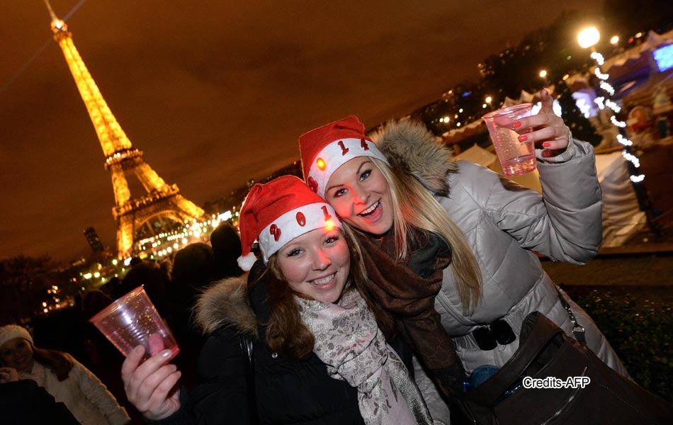 Fireworks explode over Ebrie Lagoon during New Year celebrations - Sakshi21