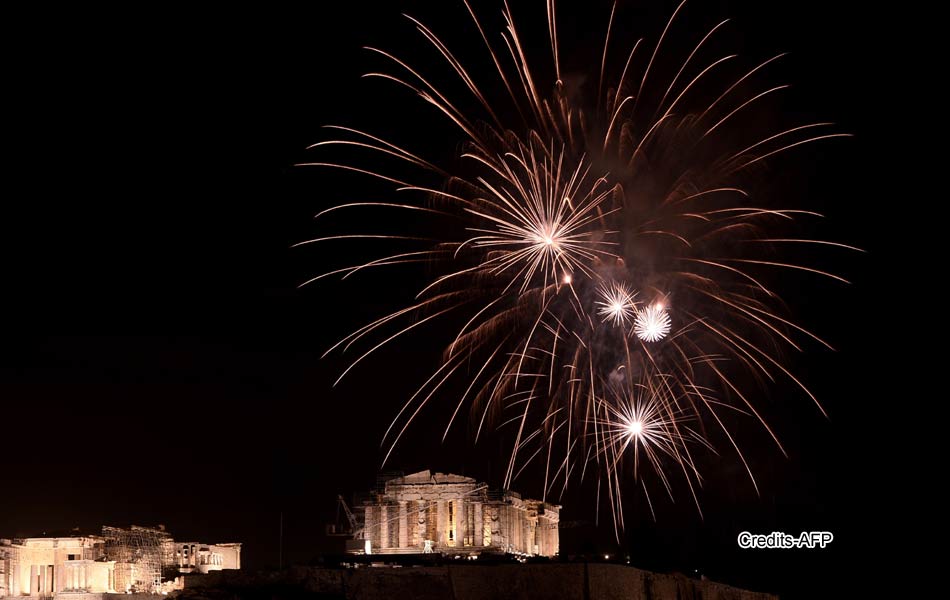 Fireworks explode over Ebrie Lagoon during New Year celebrations - Sakshi31