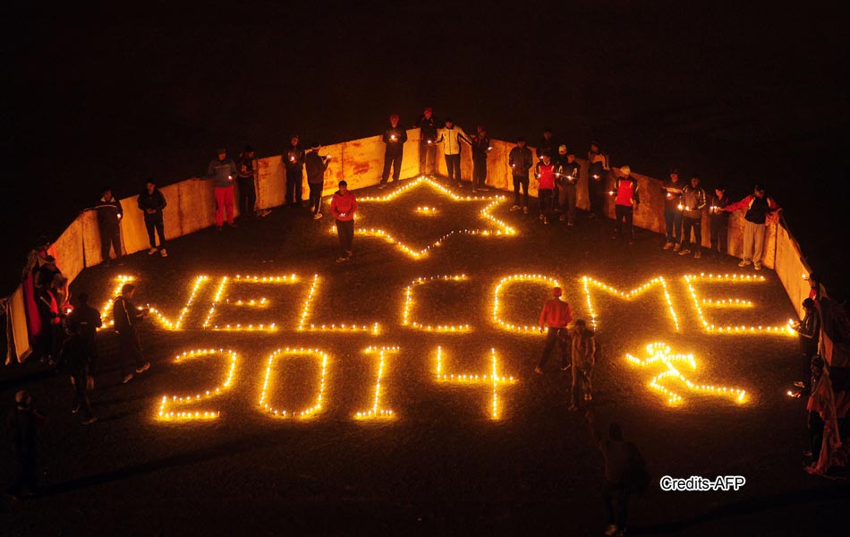 Fireworks explode over Ebrie Lagoon during New Year celebrations - Sakshi49