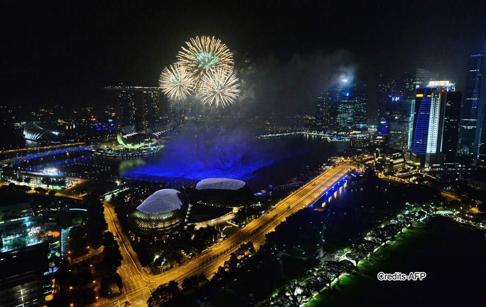 Fireworks explode over Ebrie Lagoon during New Year celebrations - Sakshi57