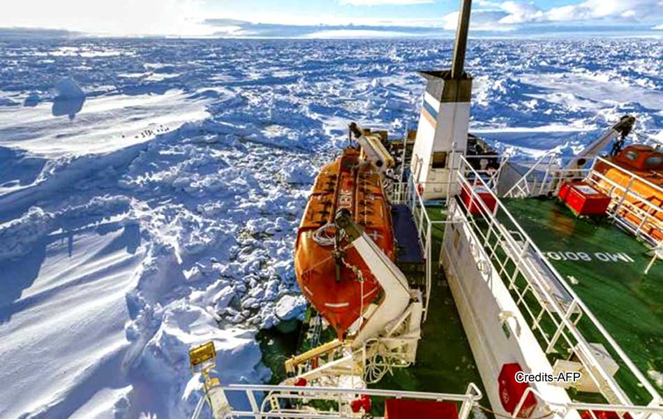 Passengers on Russian MV Akademik Shokalskiy ship14