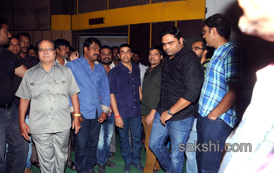 Yevadu Theatrical Trailer Launch at Sandhya Theather - Sakshi4