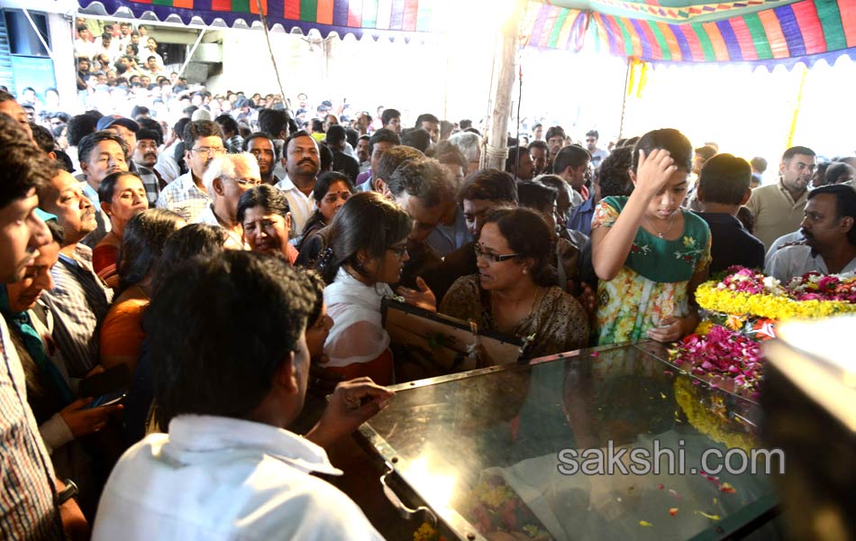 Celebrities and fans pay tributes to Uday Kiran10