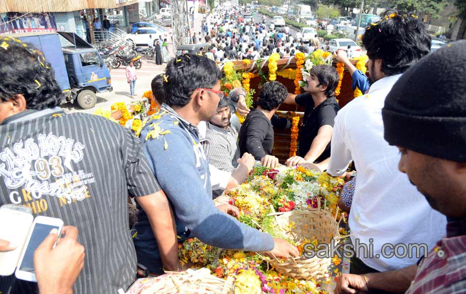 Celebrities and fans pay tributes to Uday Kiran21