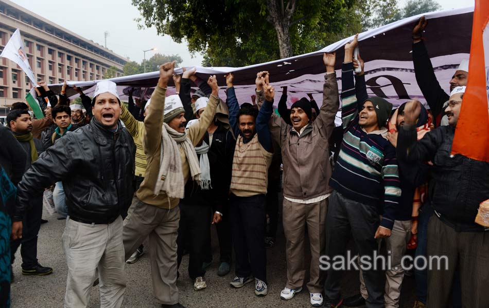 Arvind Kejriwal protests outside Rail Bhawan against Delhi Police - Sakshi30