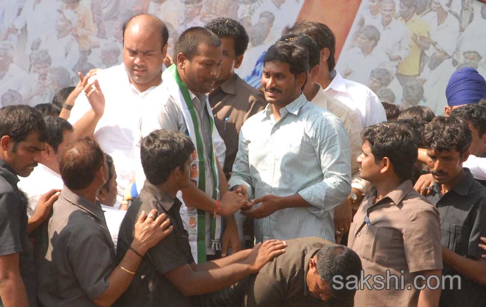 jagan mohan reddy samaikya shankaravam tour in srikakulam - Sakshi7