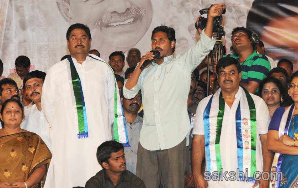 jagan mohan reddy samaikya shankaravam tour in srikakulam - Sakshi8