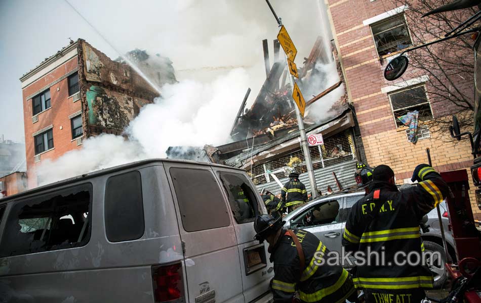 Heavy Explosion and Building Collapse in New York - Sakshi5