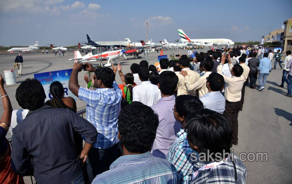 Students in Aviation Show21