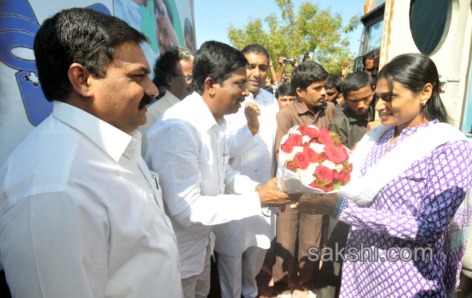 Sharmila s YSR Janabheri at Sullurpet - Sakshi5