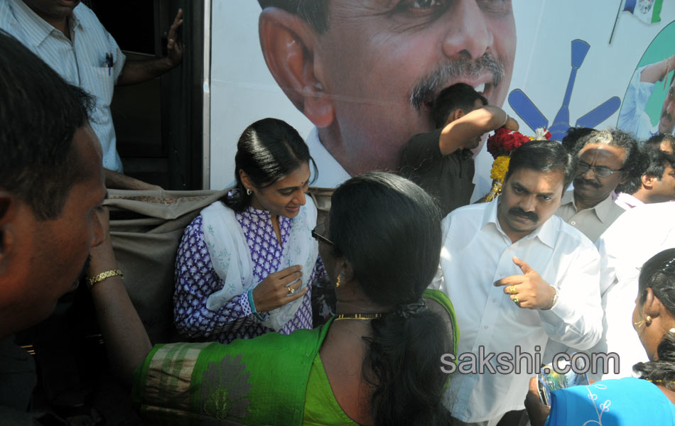 Sharmila s YSR Janabheri at Sullurpet - Sakshi8