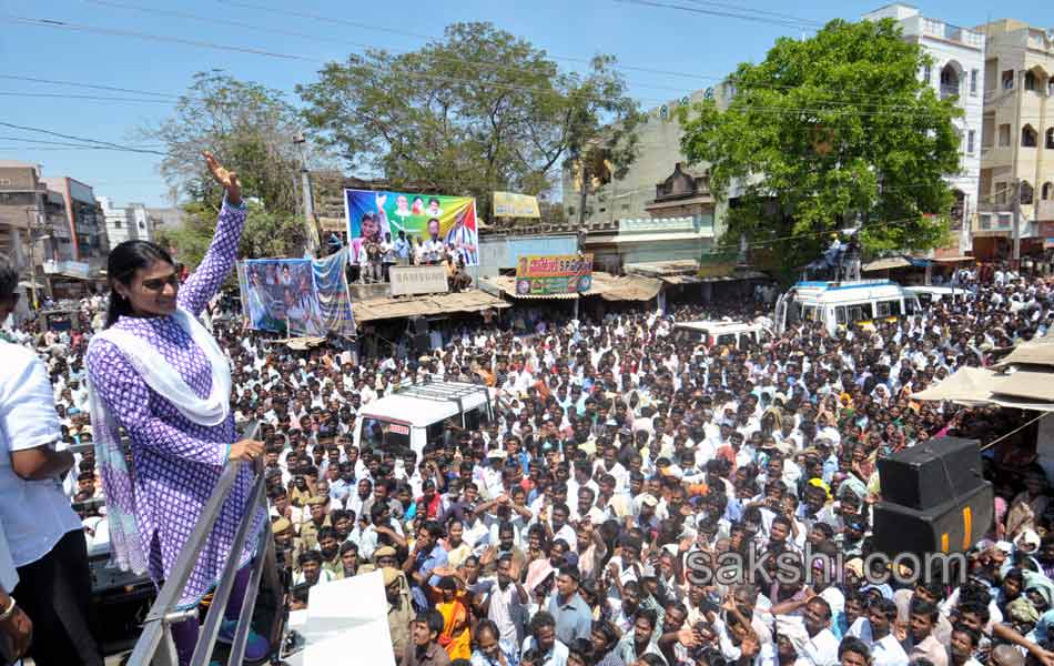 Sharmila s YSR Janabheri at Sullurpet - Sakshi13