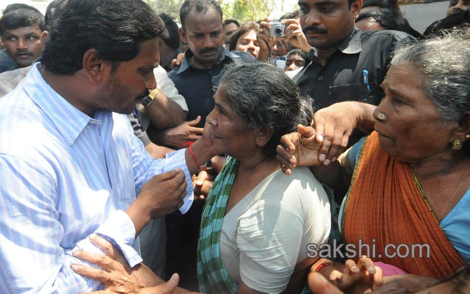 ys jagan mohan reddy  janapatham in east godavari - Sakshi11