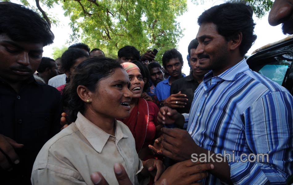 Jagan s Janapatham at Nellore District - Sakshi17