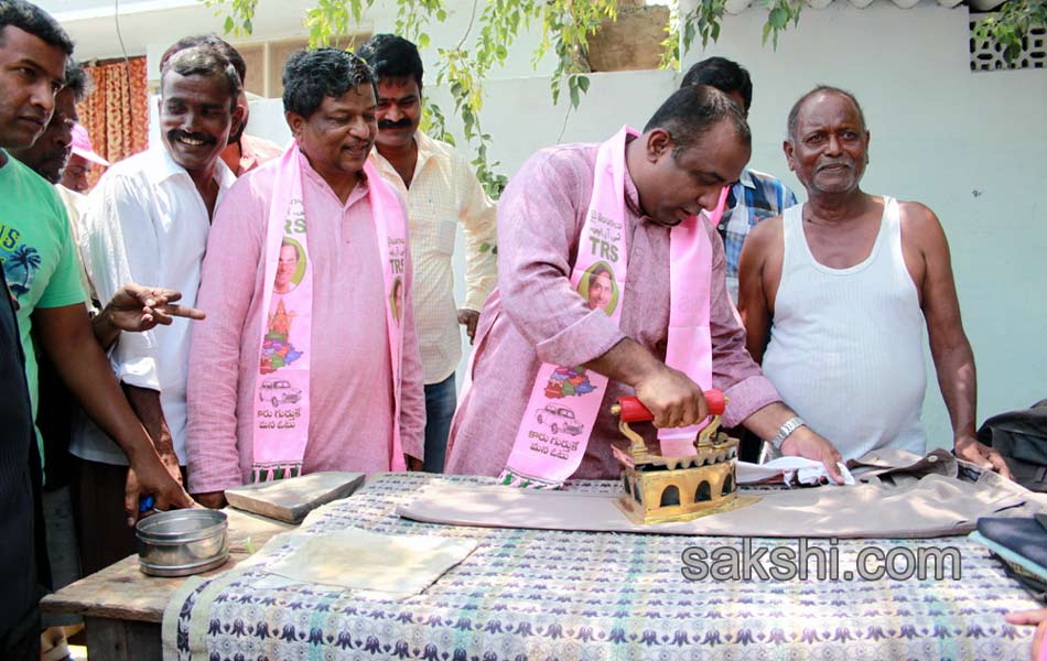 Candets of Telangana participating with people works during election - Sakshi20