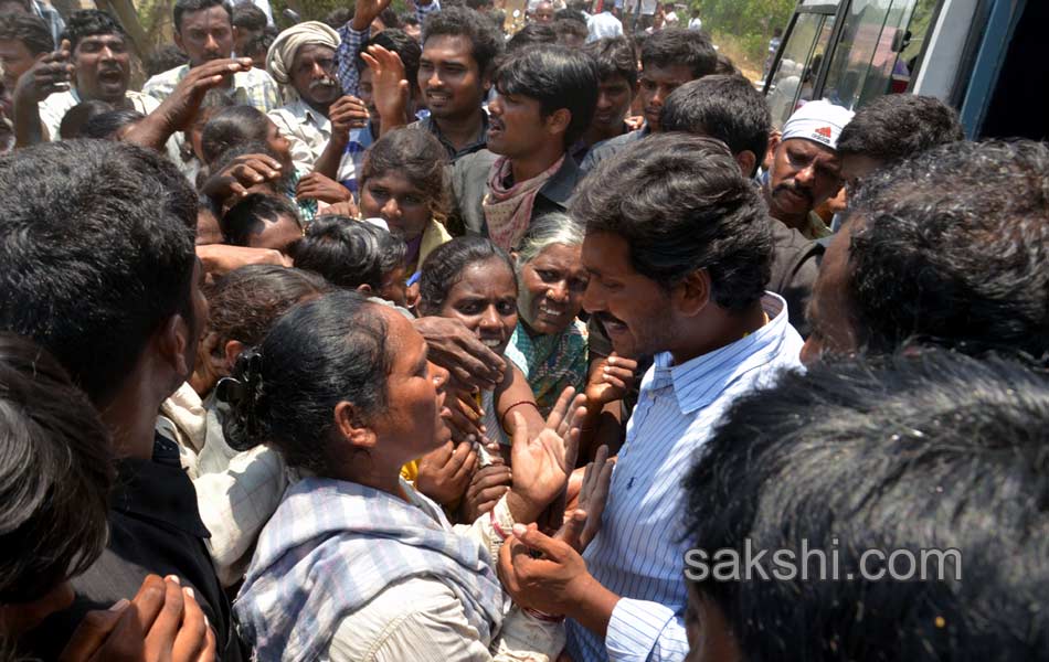 Jagan s Janapatham at Guntur District - Sakshi4