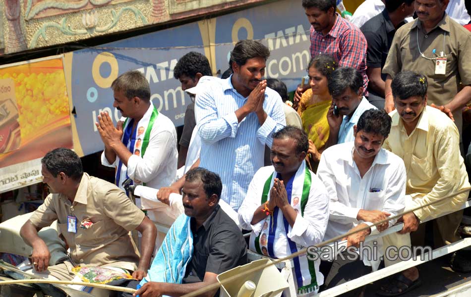 Jagan s Janapatham at Guntur District - Sakshi5