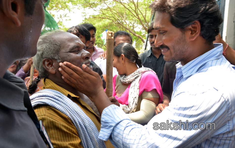 Jagan s Janapatham at Guntur District - Sakshi7