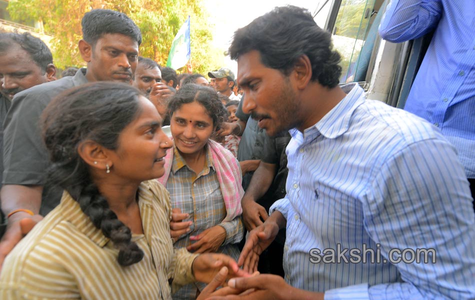 Jagan s Janapatham at Guntur District - Sakshi16