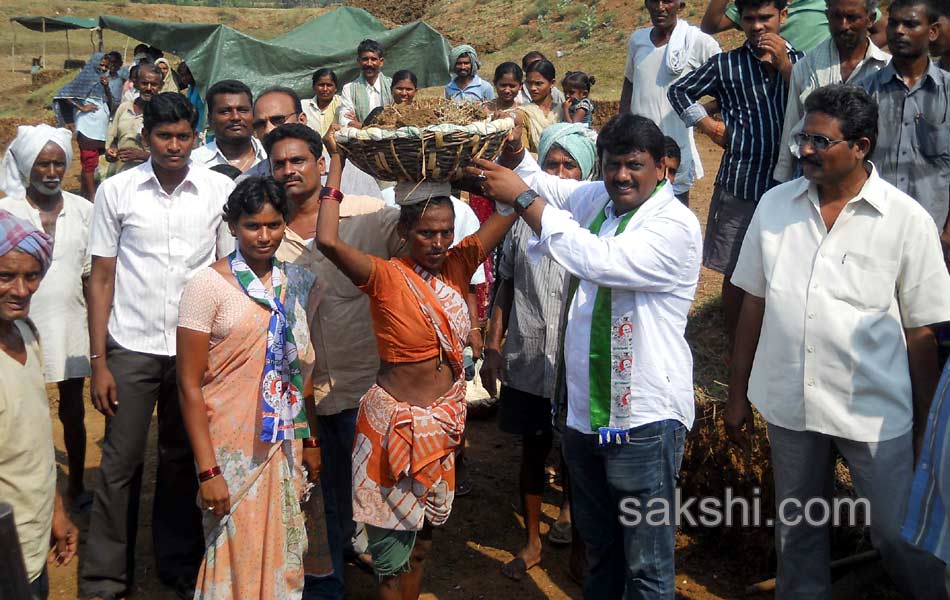 candidates of seemandhra participating with people works during election Campaign - Sakshi2