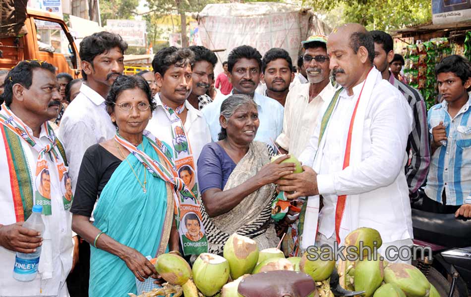 candidates of seemandhra participating with people works during election Campaign - Sakshi6