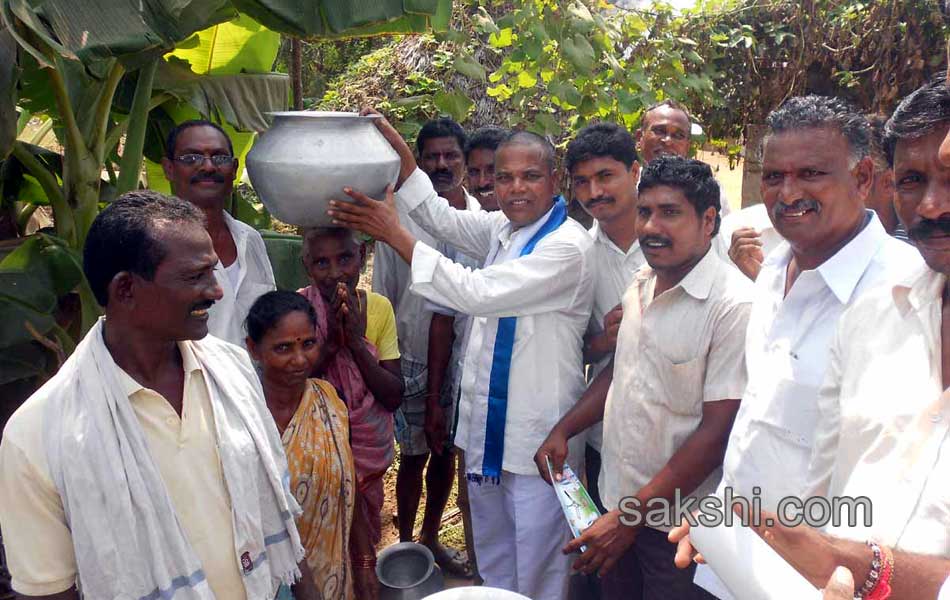 candidates of seemandhra participating with people works during election Campaign - Sakshi14