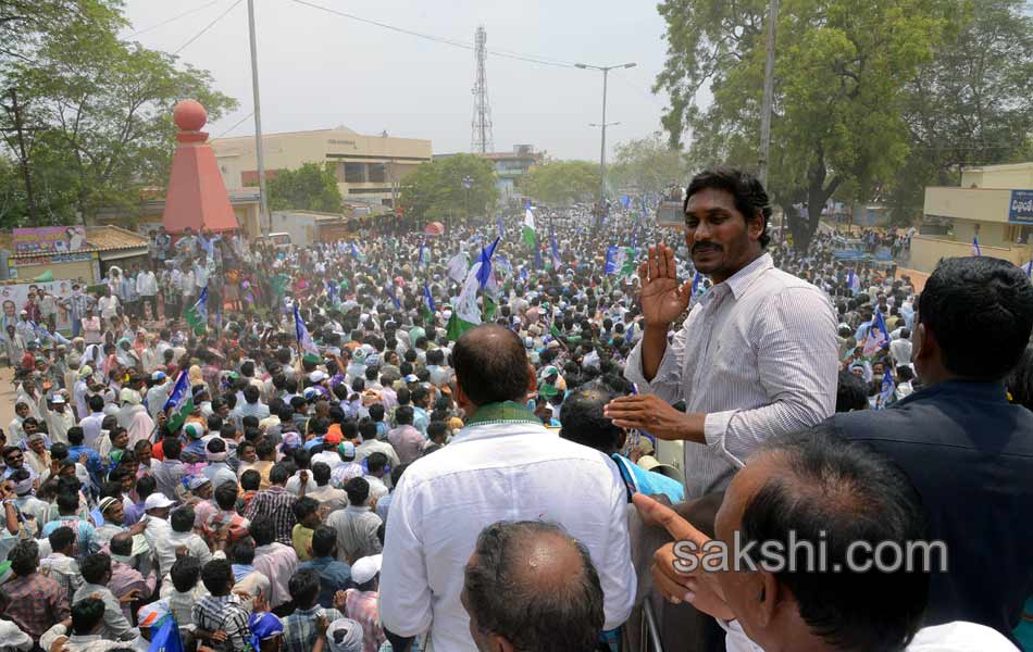 Jagan s Janapatham at Guntur District - Sakshi12