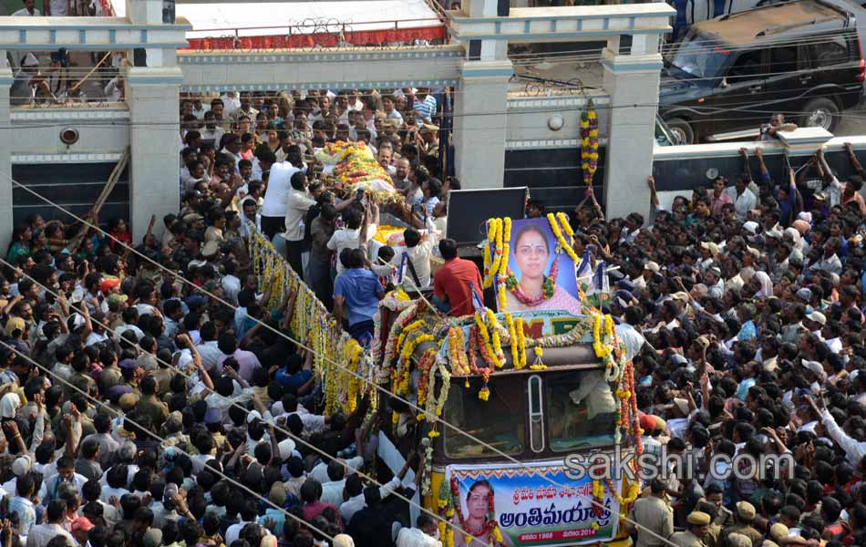 Shobha Nagireddy last rites today - Sakshi17