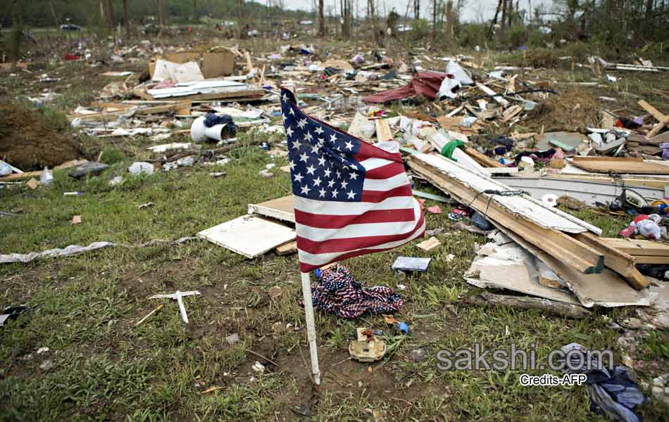 Alabama Mississippi Brace for 2nd Hit as Tornado Toll Reaches17