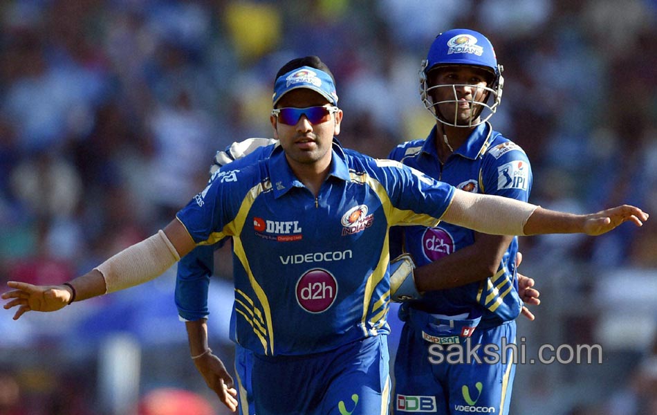 Mumbai Indians down Punjab for first win in IPL5