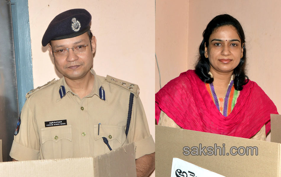 political leaders cast their Votes Elections 2014 in seemandhra - Sakshi17