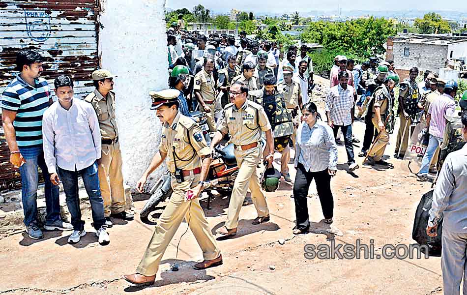 3 killed in police firing in Hyderabad clashes - Sakshi6