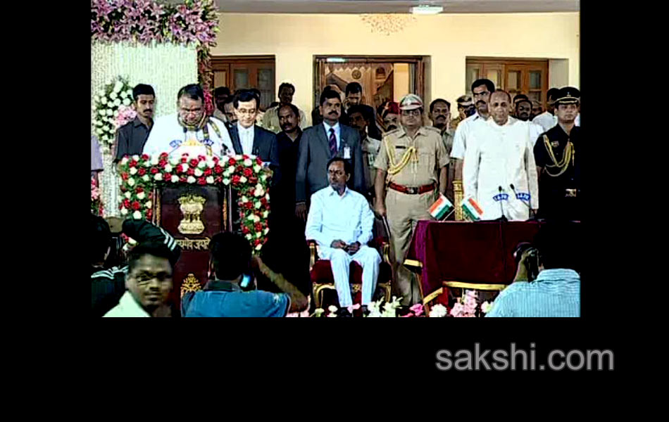 KCR sworn in heads cabinet of 11 ministers - Sakshi7