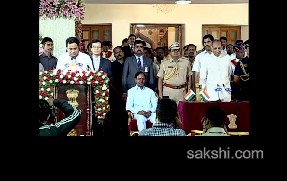 KCR sworn in heads cabinet of 11 ministers - Sakshi11