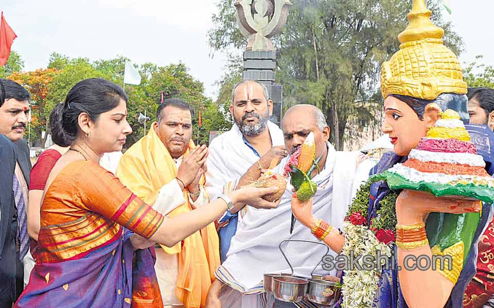 Smitha Sabharwal Crying in T Formation Day Celebrations1