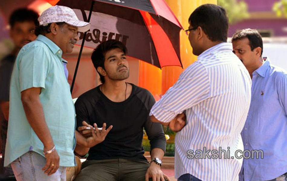 govindudu andharivadele movie working stills - Sakshi4