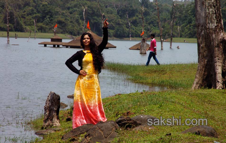 lakshmi raave maa intiki movie stills3