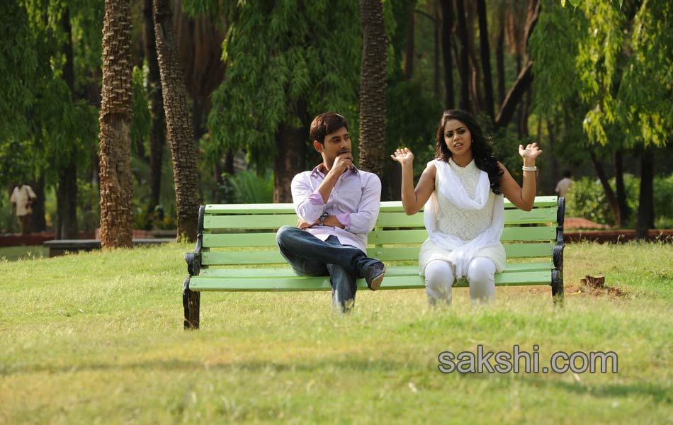 Nuvvalaa Nenilaa Movie Stills12