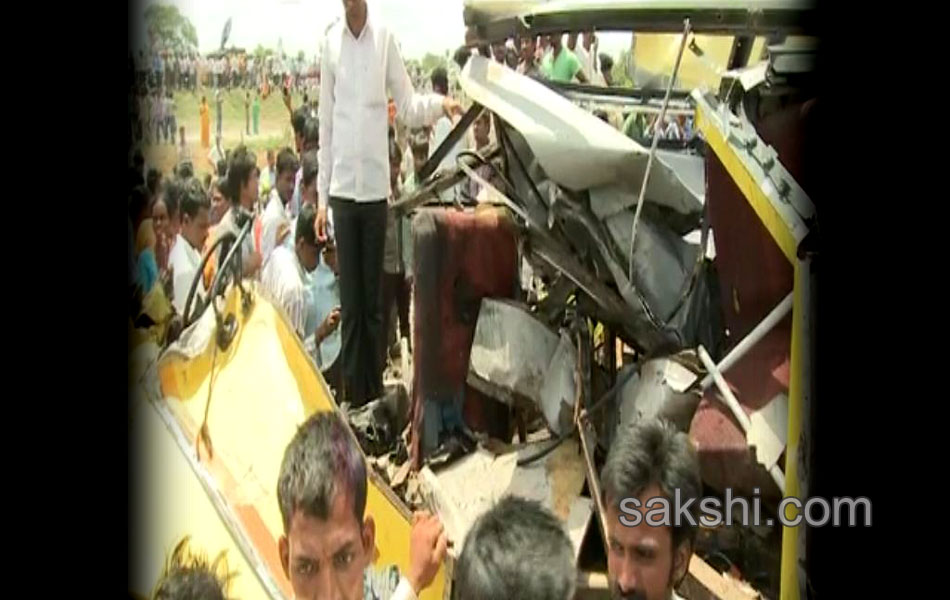 Nanded Passenger Train Hits School Bus18