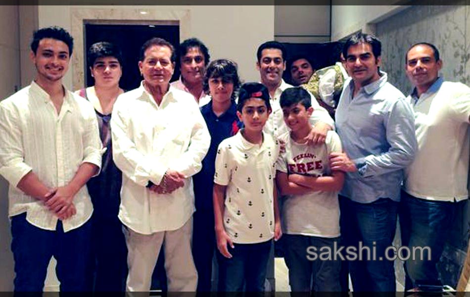 bollywood khans ramzan celebrations - Sakshi15