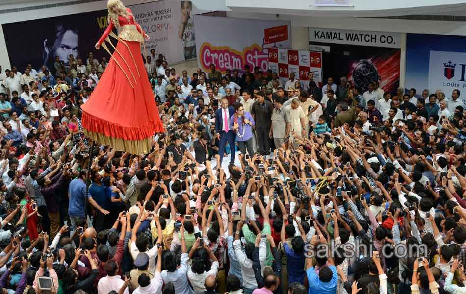 sachin anuska inaugurates pvp cinema mall at vijayawada21