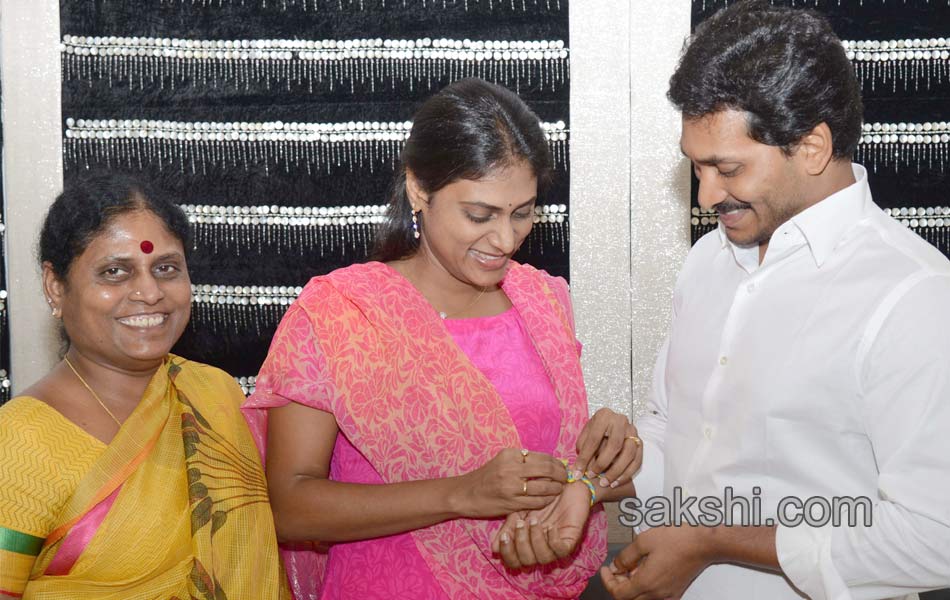 Sharmila Jagan celebrate Raksha Bandhan - Sakshi1