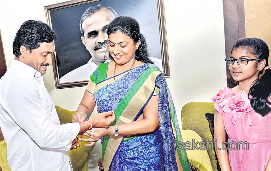 politicians to celebrate siblings women politicians raksha bandhan - Sakshi7